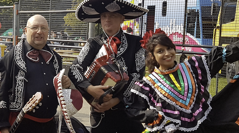 Mariachi serenade voor huwelijksaanzoek