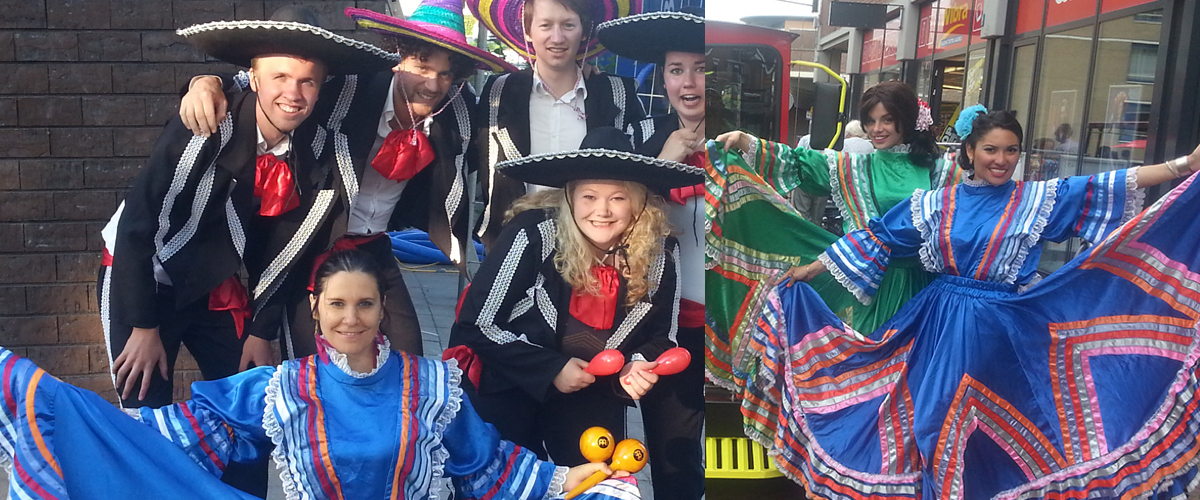 Mexicaanse band met dansers